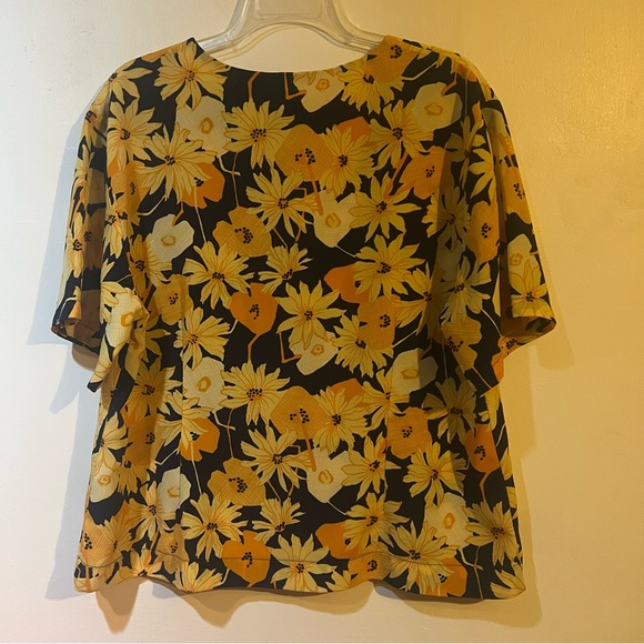 Vintage Klassique Floral Button-Up Blouse - Picture 2 of 6